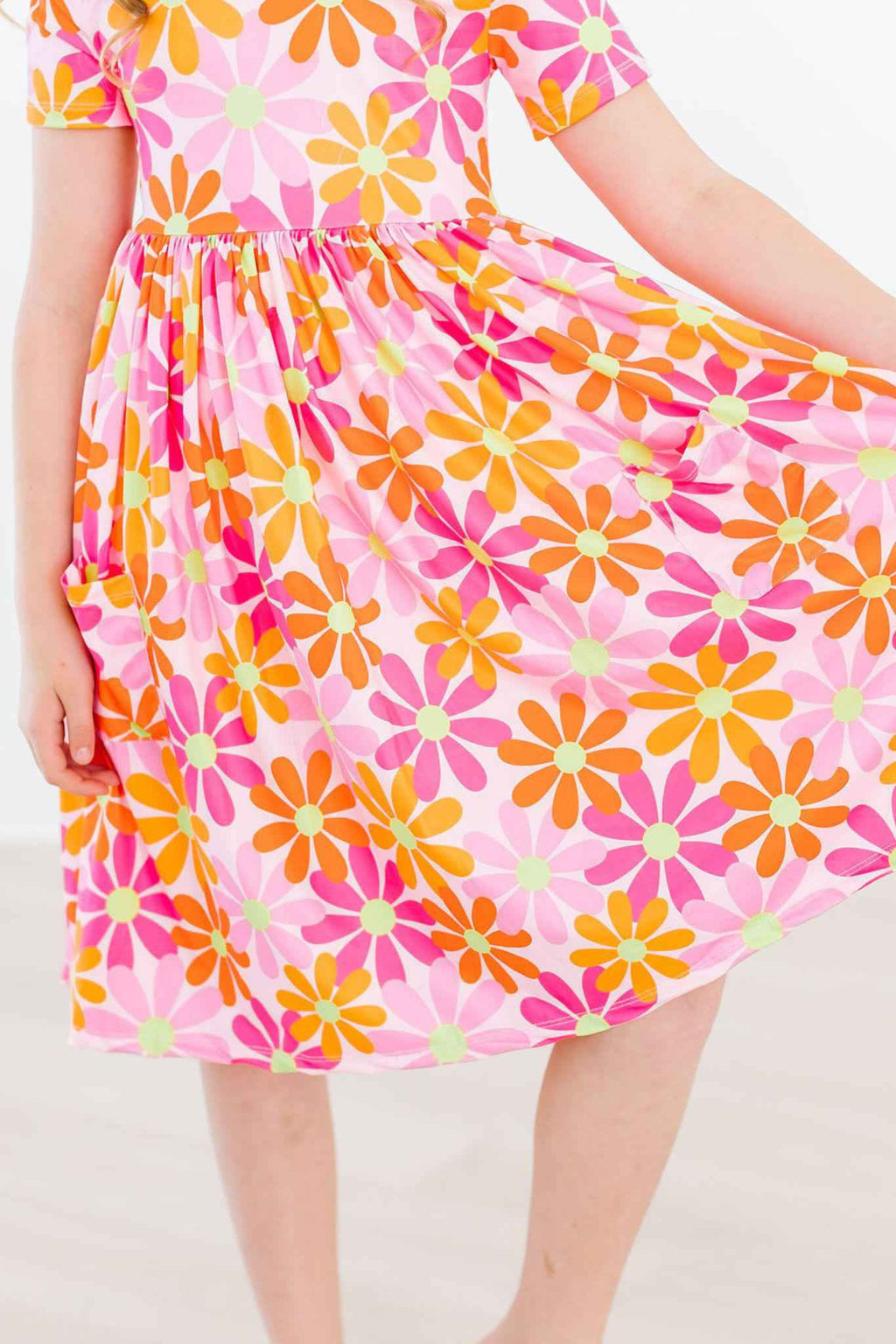 Retro Daisies S/S Pocket Twirl Dress - Meera's Mini Mavericks